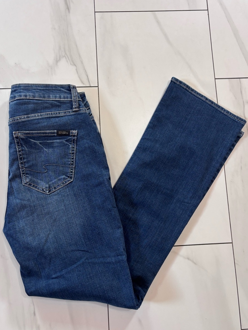 Silver Jeans silver The Curvy High Bootcut stretchy size 6 - like new!